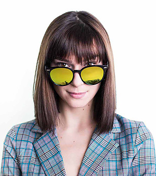 Черни дамски слънчеви очила със златисти лещи снимка