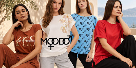 Moodo - любимите тениски цветна визия снимка